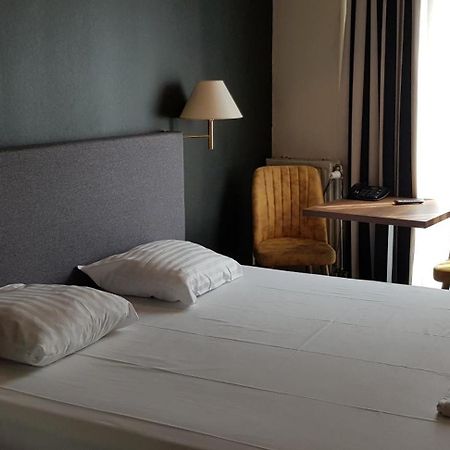 Hotel Aviation Saint-Gilles Экстерьер фото