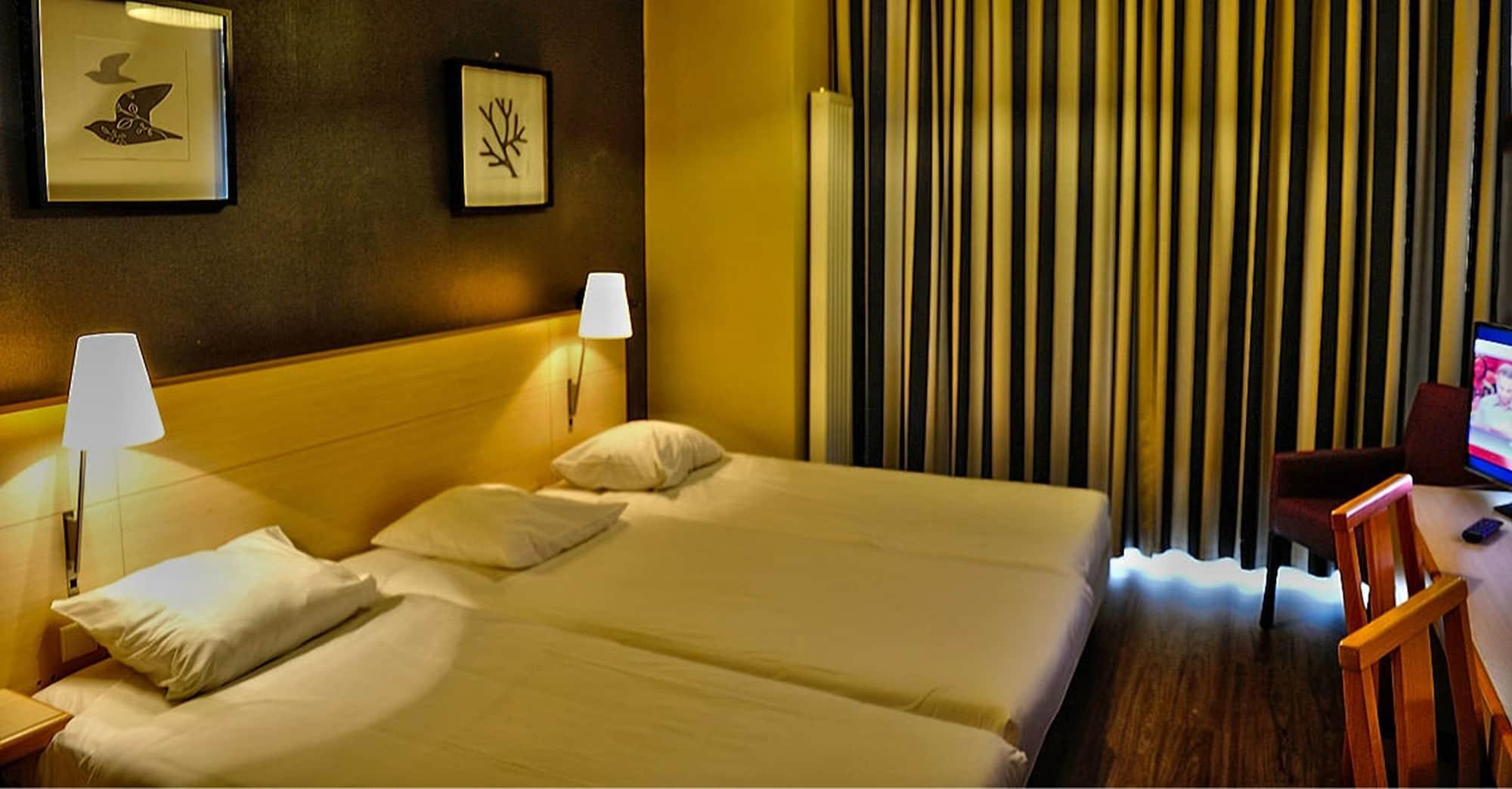 Hotel Aviation Saint-Gilles Экстерьер фото
