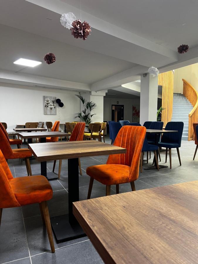 Hotel Aviation Saint-Gilles Экстерьер фото