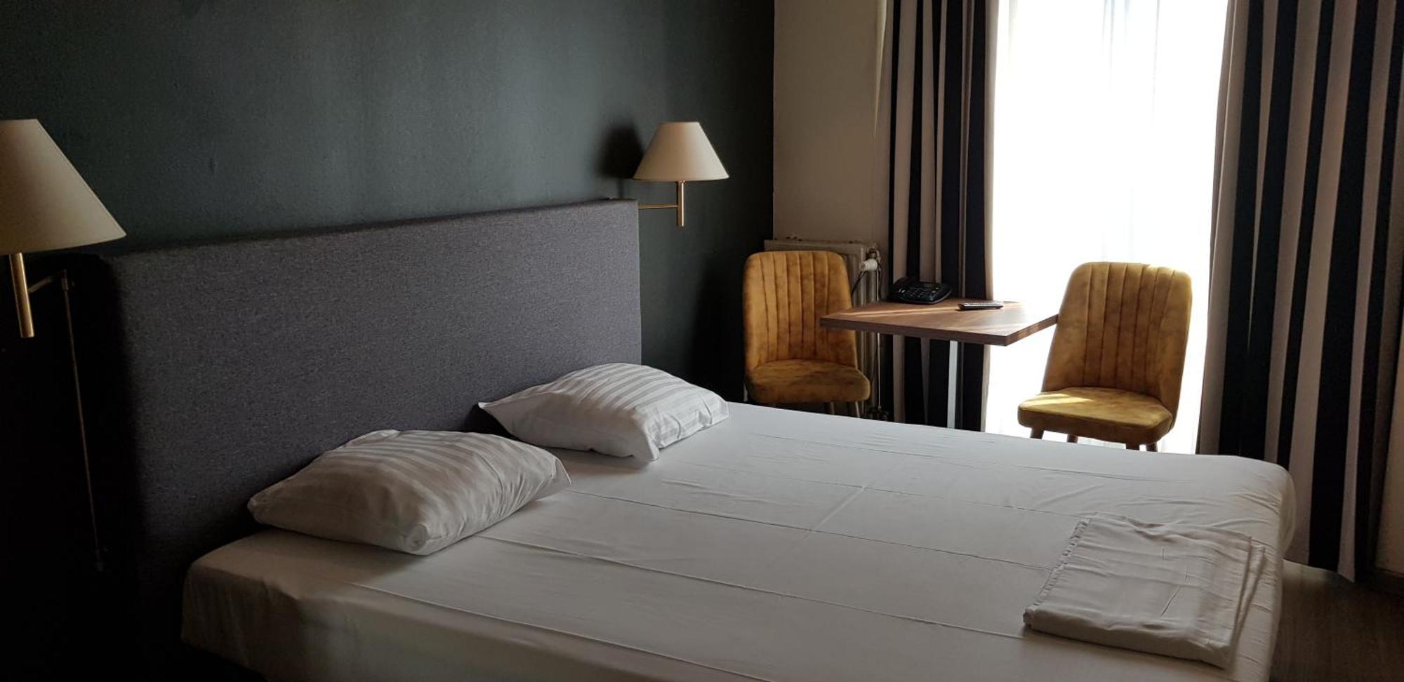 Hotel Aviation Saint-Gilles Экстерьер фото