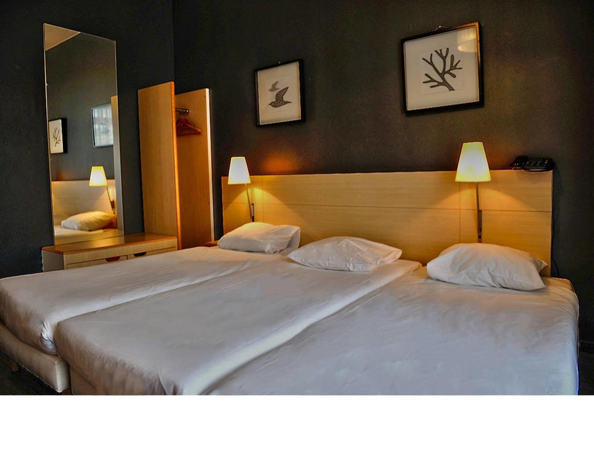 Hotel Aviation Saint-Gilles Экстерьер фото