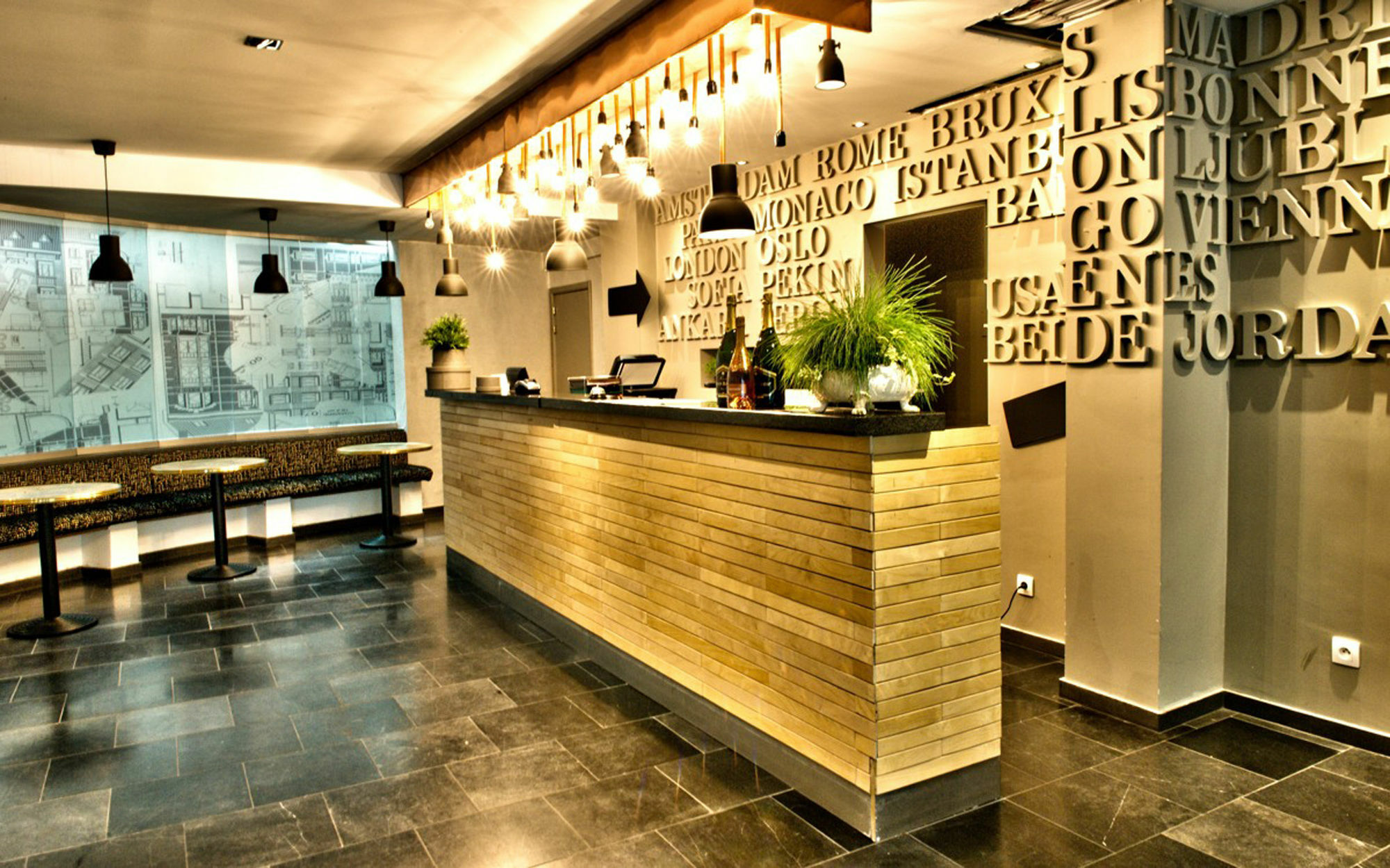 Hotel Aviation Saint-Gilles Экстерьер фото